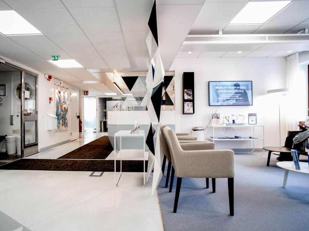 Väntrum på tandläkarkliniken Smile Tandvård Östermalm.