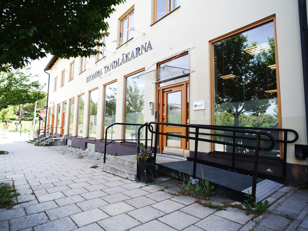 Exteriör av Smile Tandvårds tandläkarklinik i Bromma